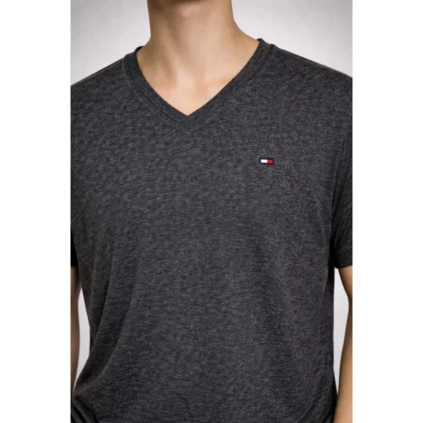 Tommy Jeans Men's V-Neck T-Shirt - Size Medium - Image 3