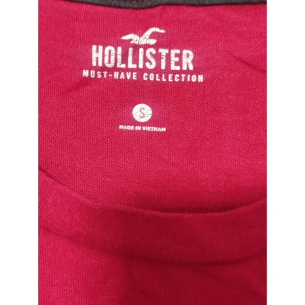 Hollister Men’s Red V-Neck T-Shirt Small - Image 4