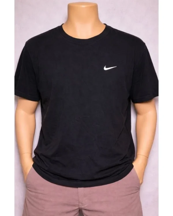Nike Minimal Logo T-Shirt