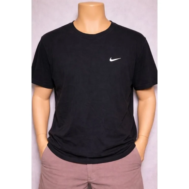 Nike Minimal Logo T-Shirt
